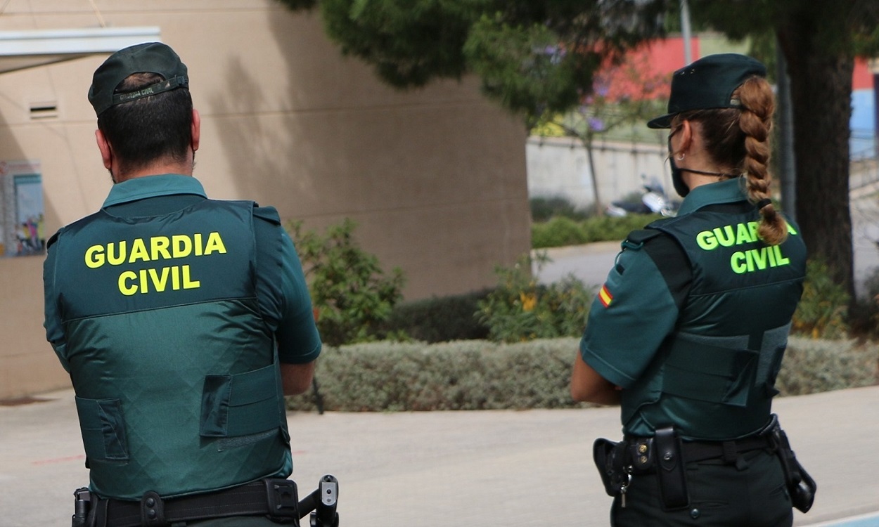 Dos agentes de la Guardia Civil en una imagen de archivo. EP
