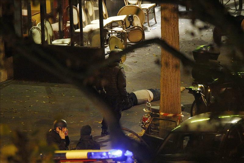 Más de un centenar de muertos en la cadena de ataques terroristas de París