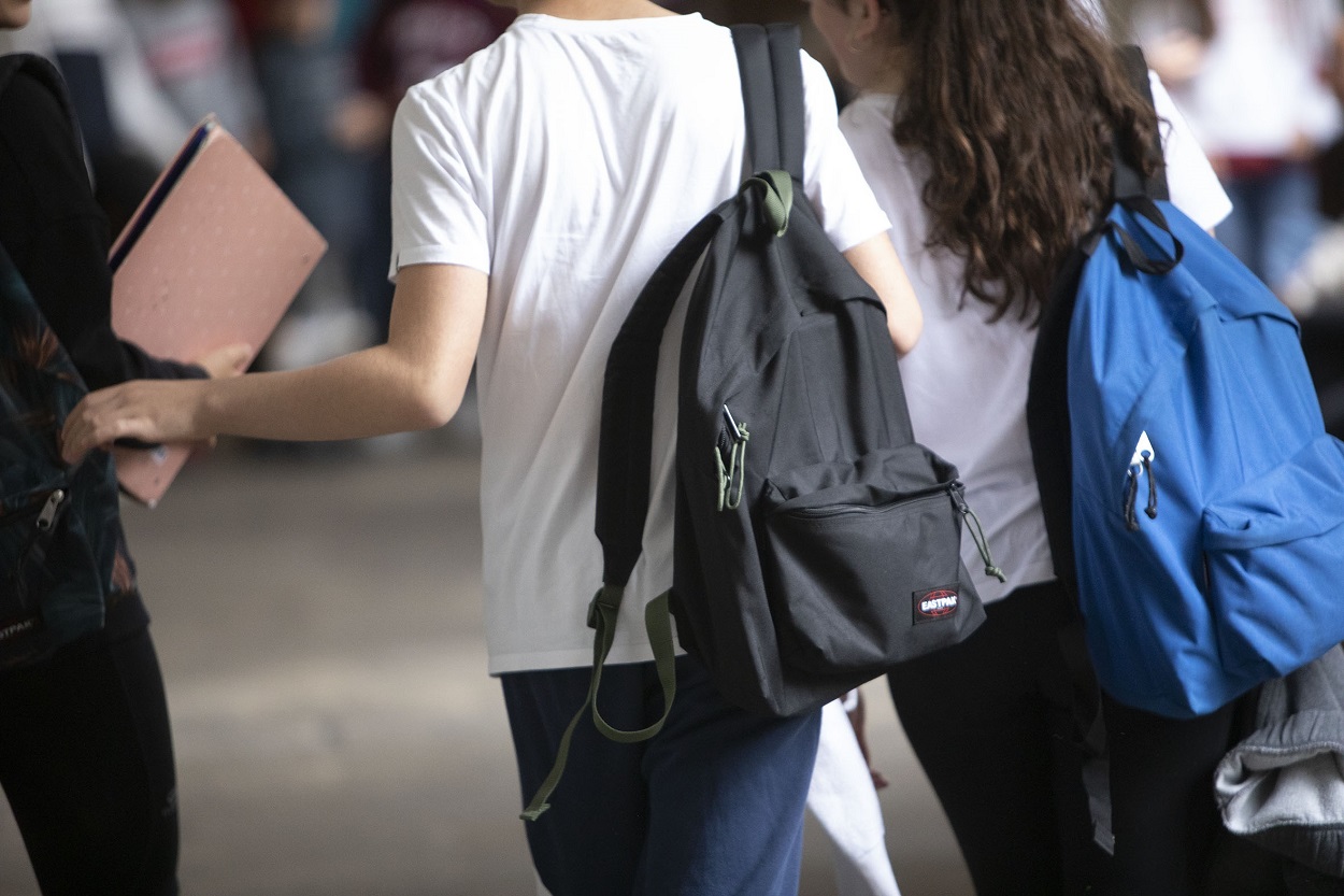 Imagen de recurso de alumnos llegando al instituto. EP.