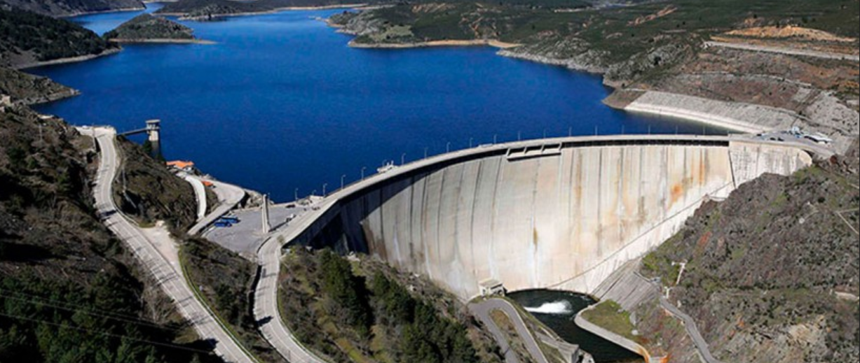  el embalse es usa para el riego, abastecimiento, producción de energía eléctrica y actividades de ocio