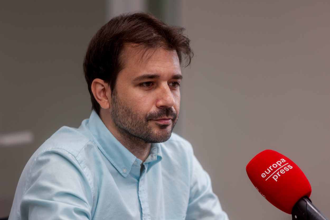 El coordinador autonómico de Podemos Murcia, Javier Sánchez Serna, durante una entrevista con Europa Press