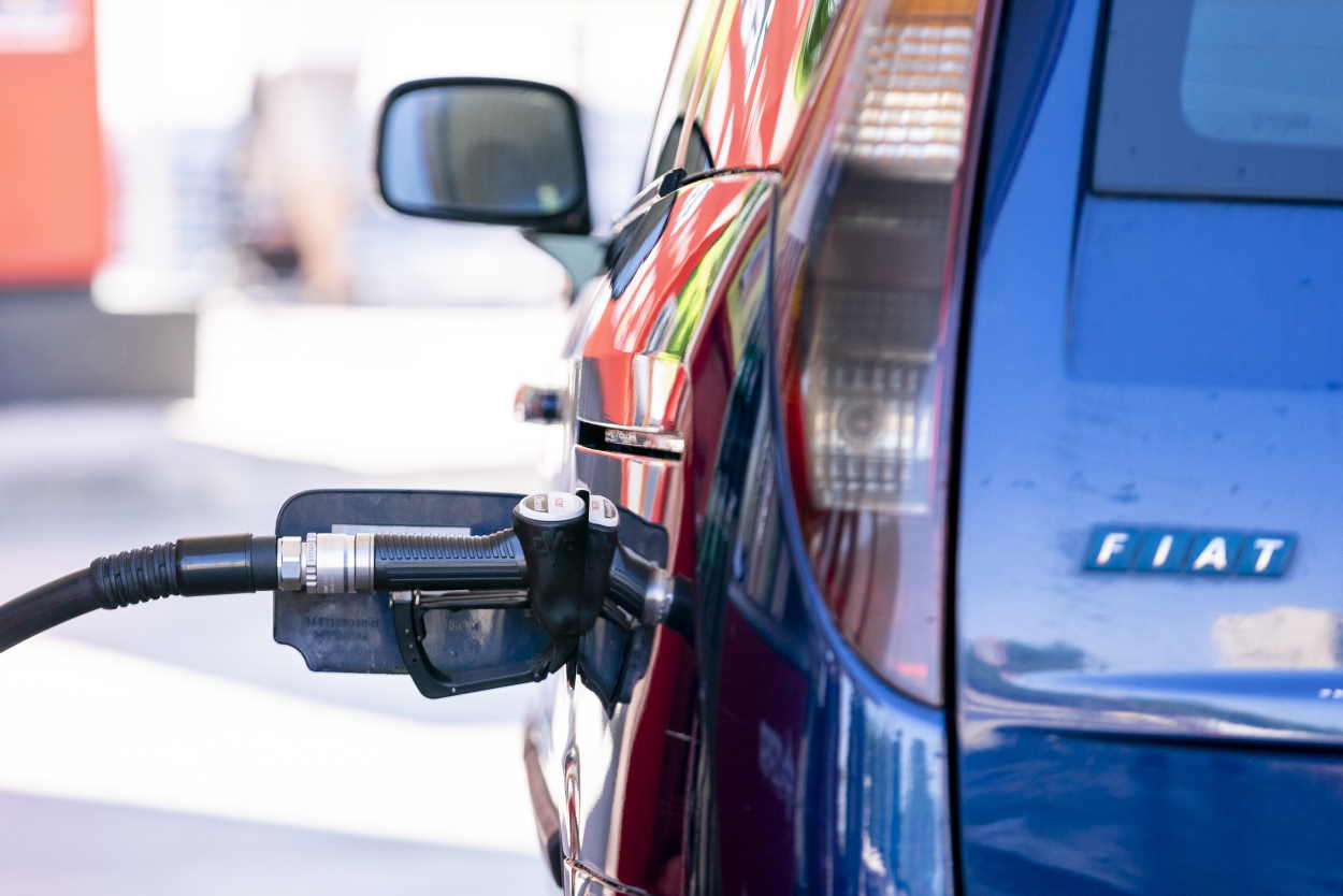 El precio medio de los carburantes encadena su octava semana consecutiva de caída. Europa Press