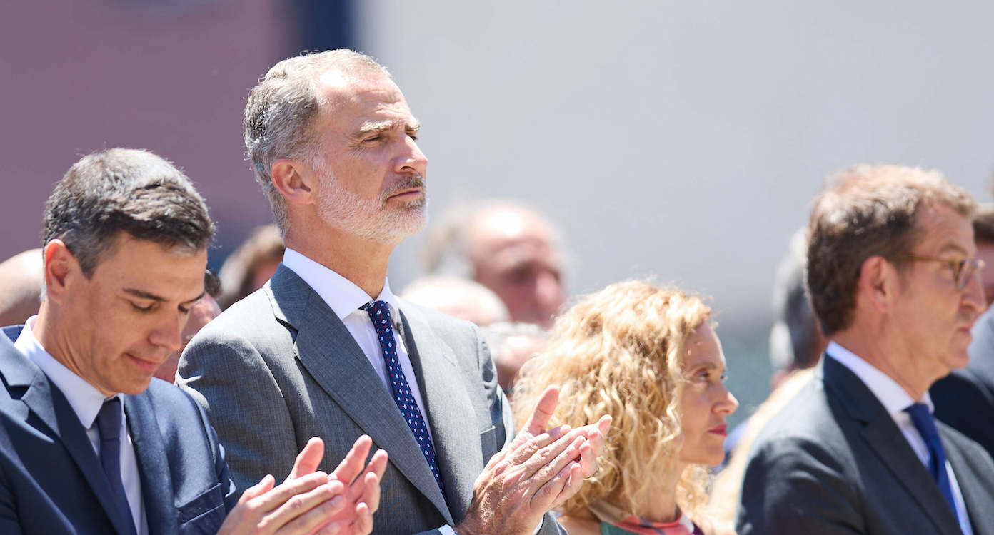 Junto a Felipe VI, el presidente del Gobierno, Pedro Sánchez; el Rey Felipe VI; la presidenta del Congreso, Meritxell Batet; el presidente del PP, Alberto Núñez Feijóo. EP