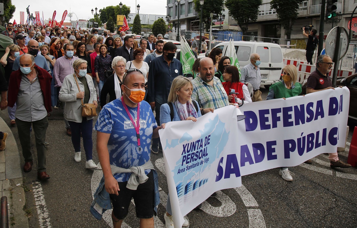 Imagen de la manifestación que reunión en Vigo el pasado mes de mayo a miles de personas en defensa de la sanidad pública gallega (Foto: Europa Press).