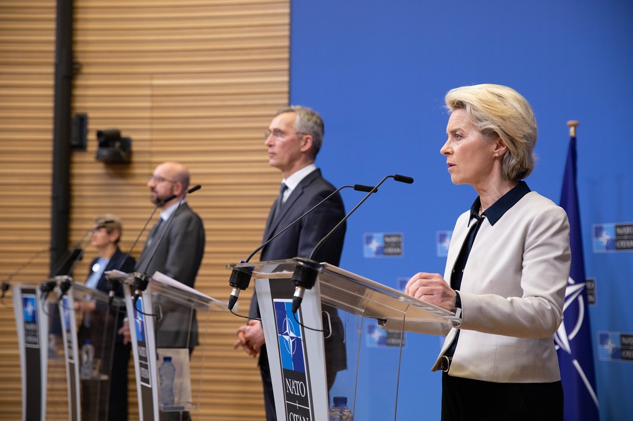De izquierda a derecha: el presidente del Consejo Europeo, Charles Michel, el secretario general de la OTAN, Jens Stoltenberg, y la presidenta de la Comisión Europea, Ursula von der Leyen. EP.