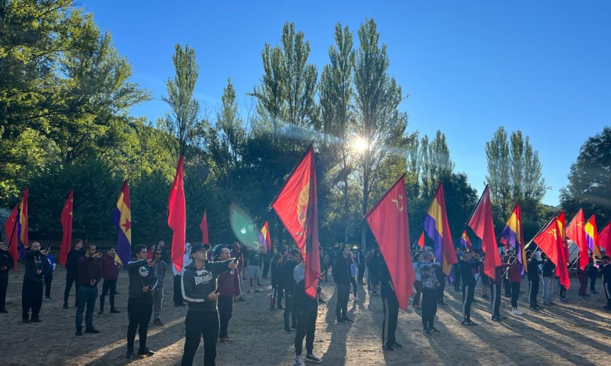 Miembros de las JML (RC) en la V edición de su campamento