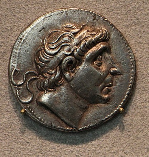 Esta moneda representa al verdadero Antíoco II o al suplantador que usurpó su identidad Esta moneda representa al verdadero Antíoco II o al suplantador que usurpó su identidad