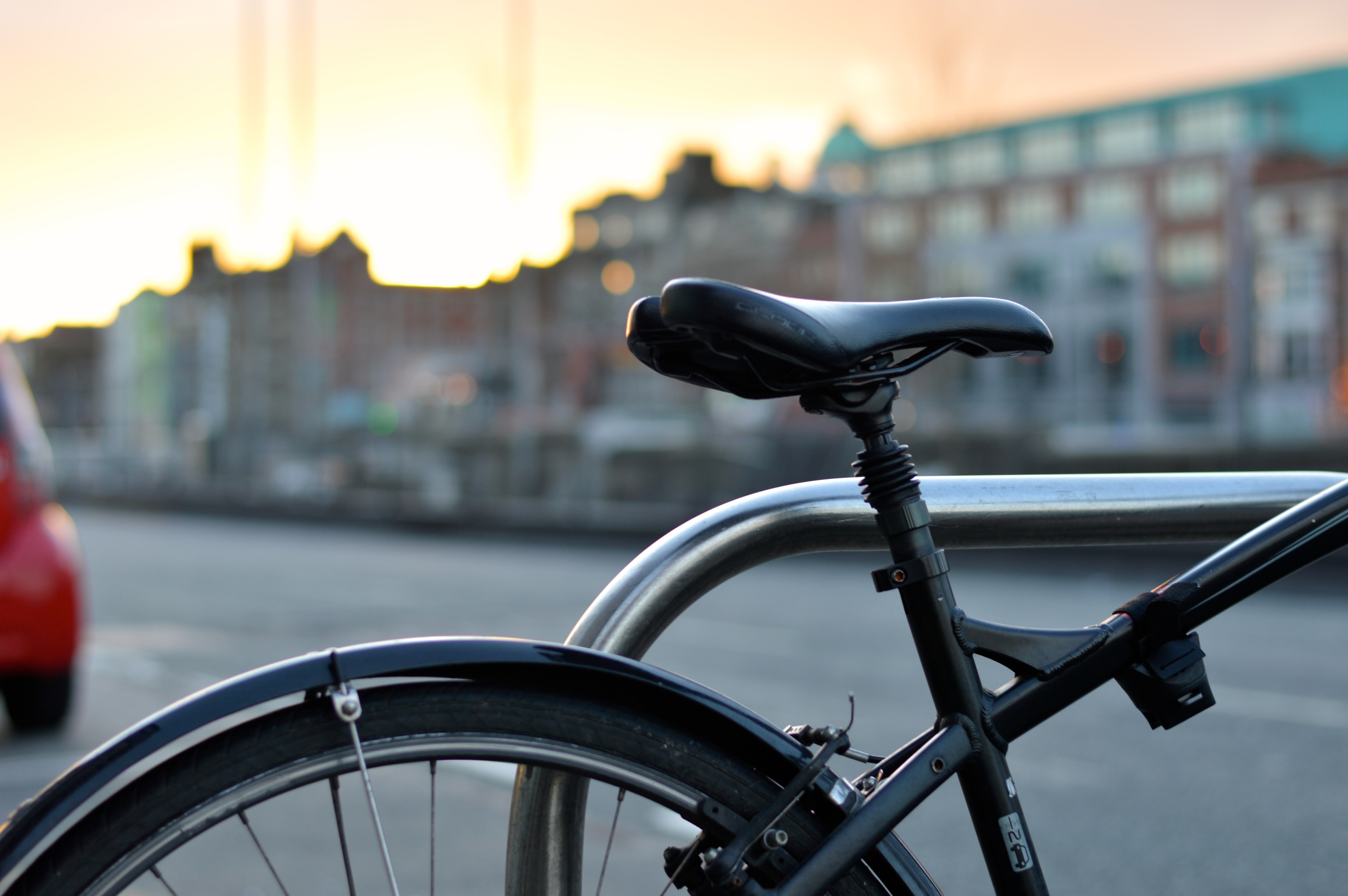 Cinecicleta es generar energía con el pedaleo para proyectar la película