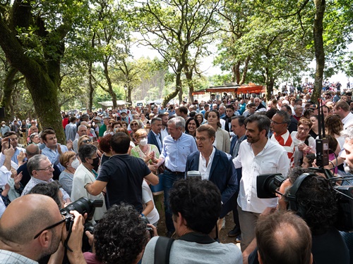 Rueda y Feijóo en la Romería Popular de O Pino (A Coruña) a principios de julio pasado (Foto: Europa Press).