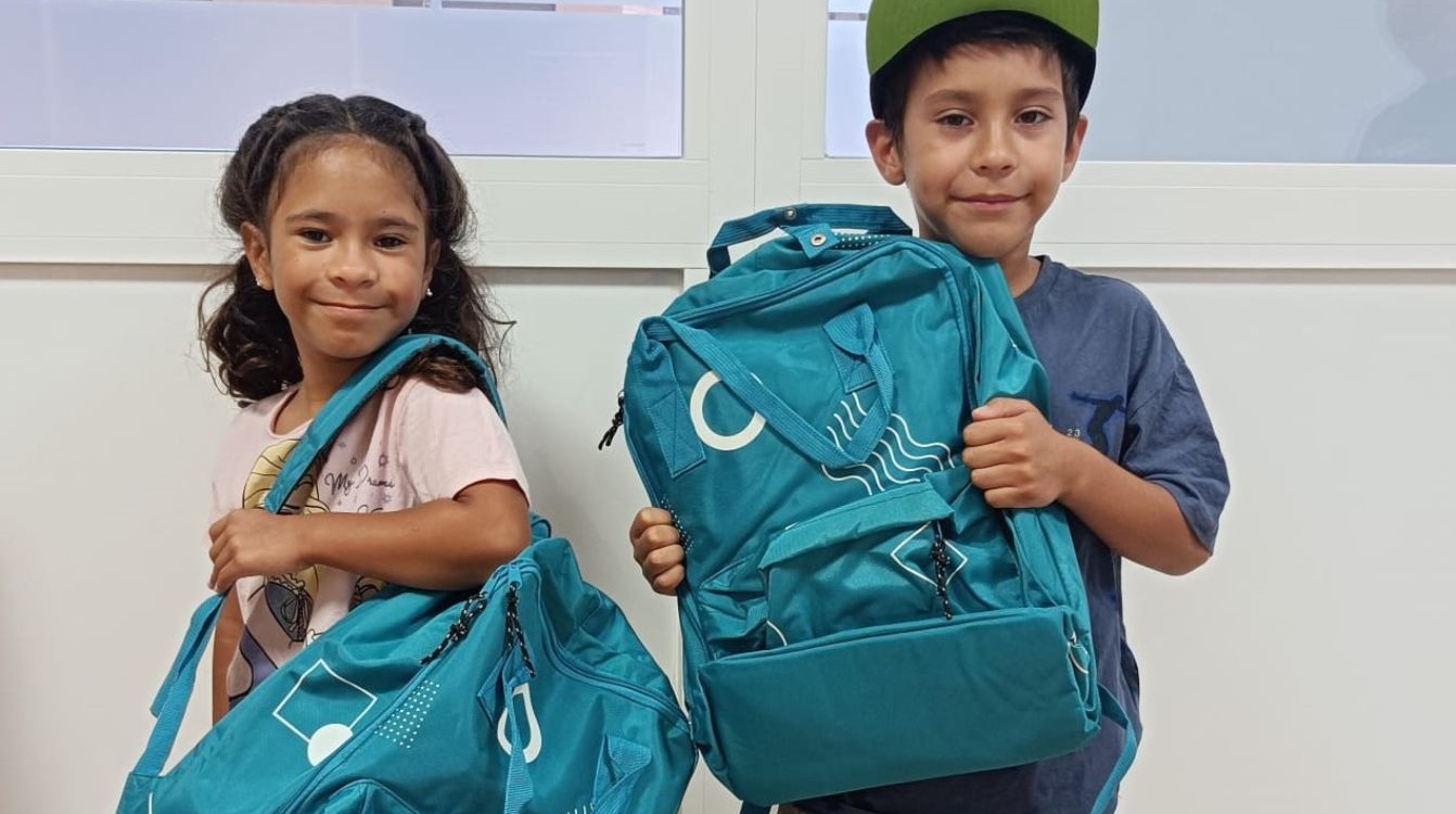 El Programa CaixaProinfancia entrega 54.367 kits escolares