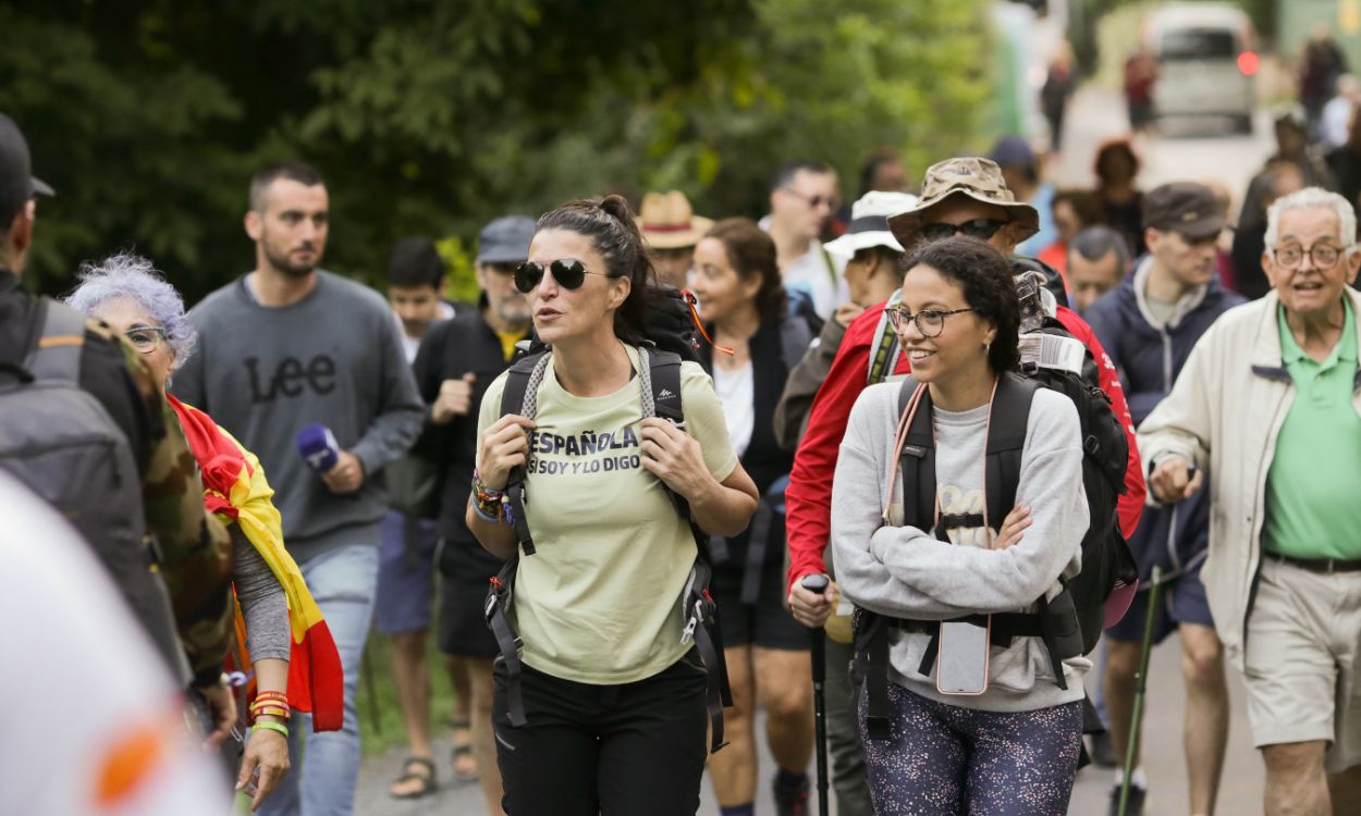 Macarena Olona tras la salida desde Sarria en la primera etapa del Camino de Santiago