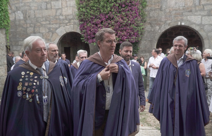 Feijóo en el centro y Rueda a un lado en la Festa do Albariño de Cambados este mes de agosto (Foto: Europa Press).