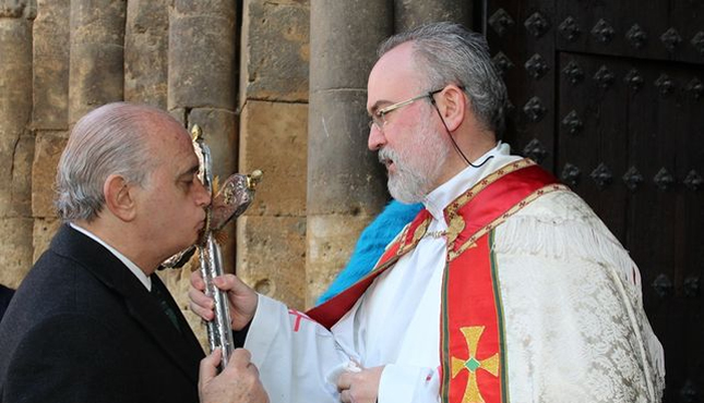 Nuestra Señora del Amor mantiene la medalla de oro al mérito policial gracias a la bendición de tres jueces