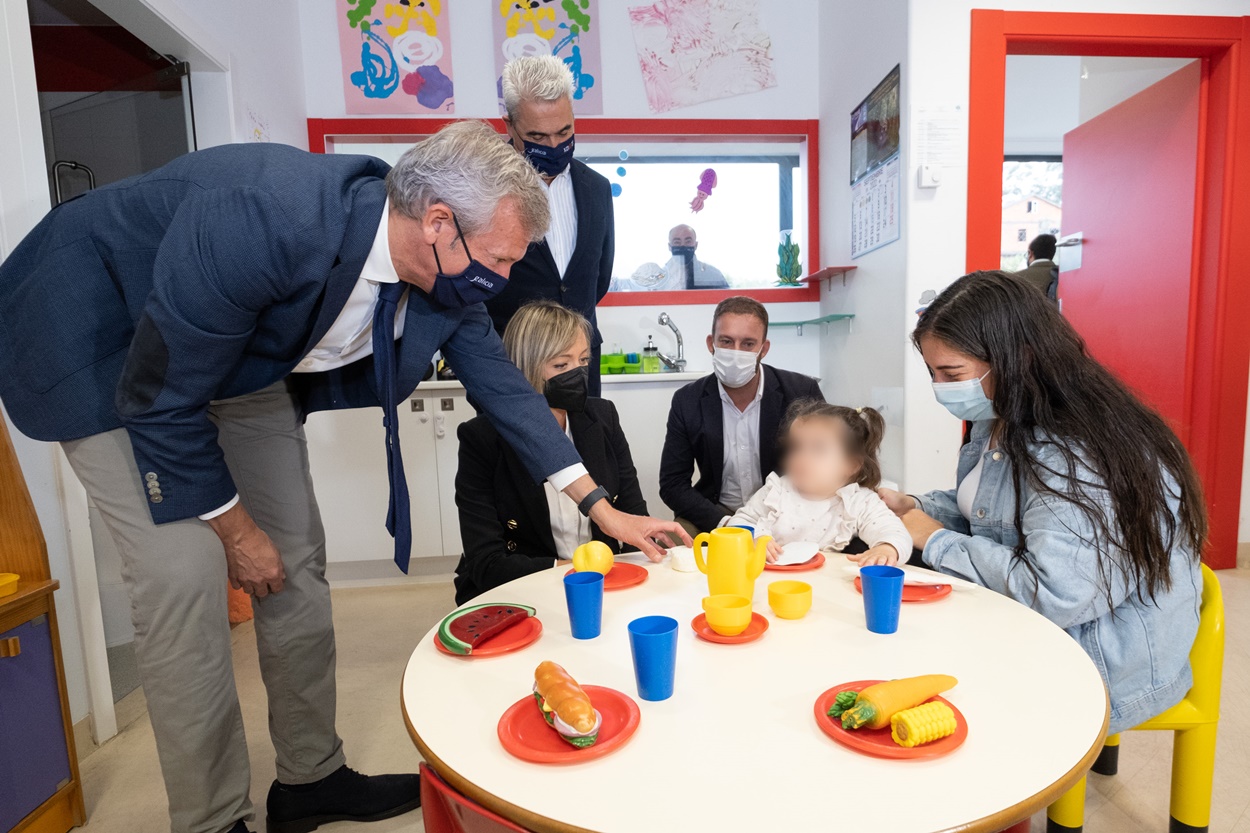 Alfonso Rueda, presidente de la Xunta, hoy en O Pino, A Coruña, en el arranque del curso en Infantil (Foto: Xunta de Galicia).