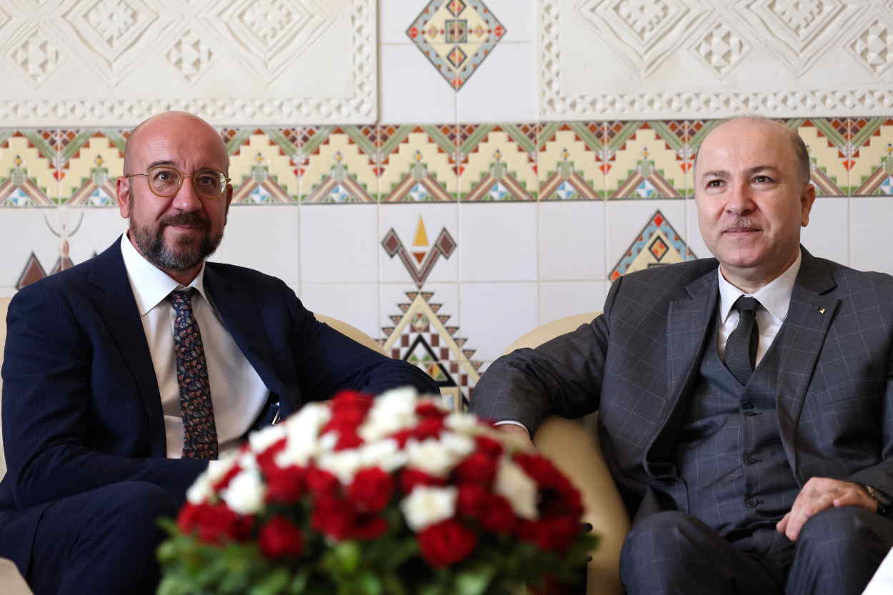 El presidente del Consejo Europeo, Charles Michel junto con el Primer Ministro Argelino, Aymen Benabderrahmane. Europa Press