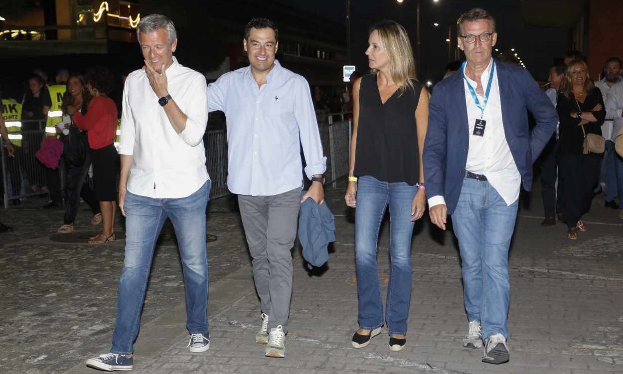 Alfonso Rueda, pte de la Xunta de Galicia; Juanma Moreno, pte de la Junta de Andalucía; Marta Fernández, delegada de la Xunta en Vigo; y Alberto Núñez Feijóo, pte del PP, en el concierto de C. Tangana en Vigo. EP