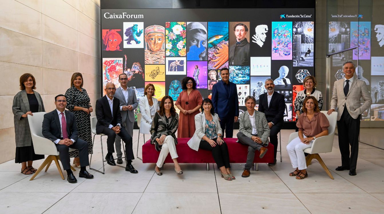 El equipo directivo de la Fundación la Caixa durante la presentación de la programación cultural para la temporada 2022 2023