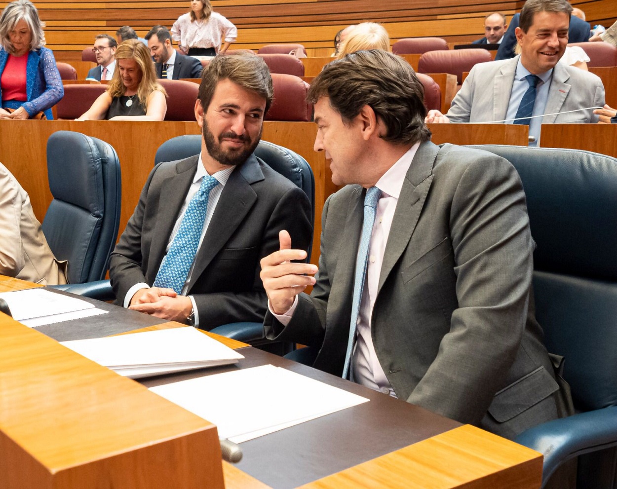El vicepresidente de Castilla y León, Juan García Gallardo, y el presidente, Alfonso Fernández Mañueco. EP.