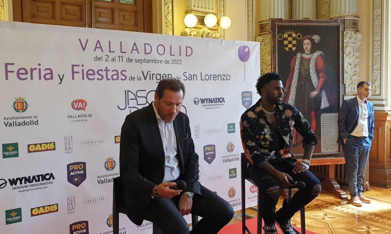 El alcalde de Valladolid, Óscar Puente, y el cantante Jason Derulo. EP.