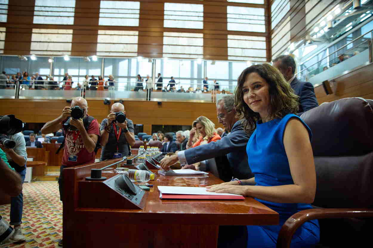 La presidenta de la Comunidad de Madrid, Isabel Díaz Ayuso, posa durante el debate del Estado de la Región, en la Asamblea de Madrid. Europa Press