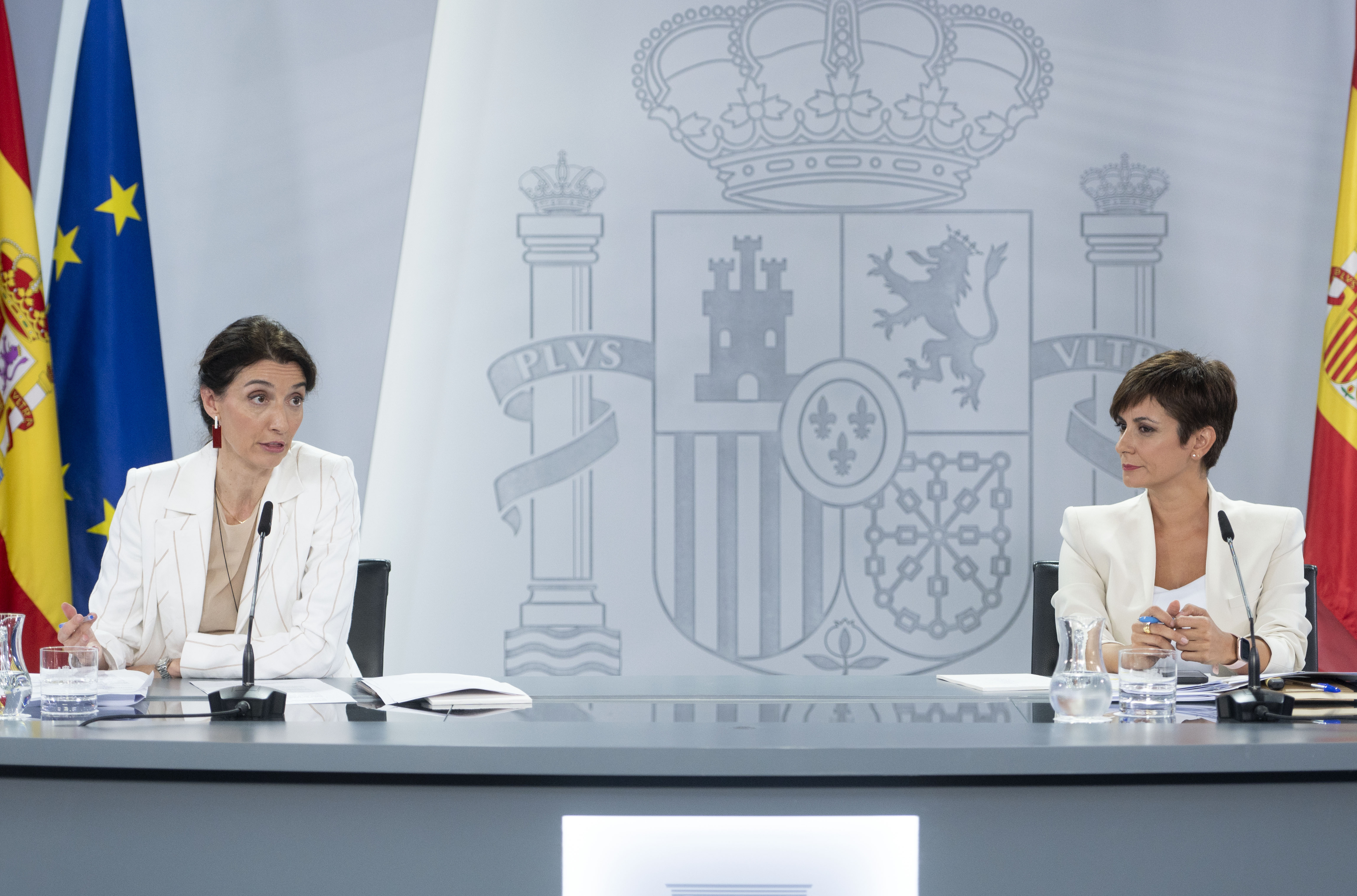 Pilar Llop e Isabel Rodríguez, en la rueda de prensa posterior al Consejo de Ministros. EP