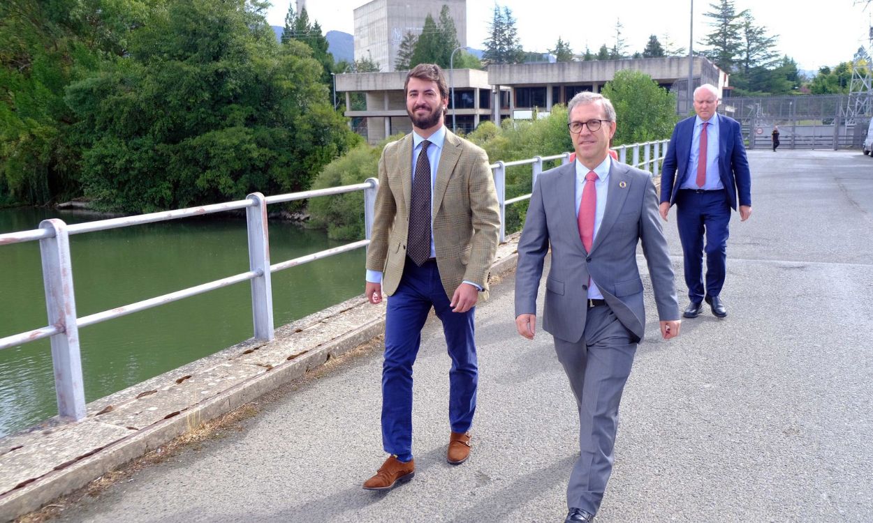 El vicepresidente de Castilla y León, Juan García Gallardo, en las inmediaciones de la central nuclear de Garoña. Imagen: Franca Velasco.