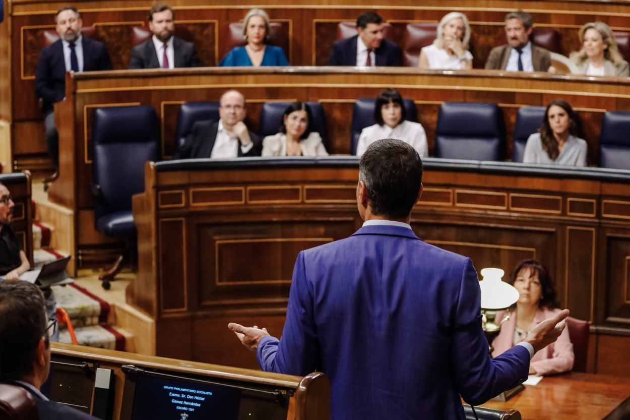 El presidente del Gobierno, Pedro Sánchez, interviene durante una sesión plenaria en el Congreso de los Diputados