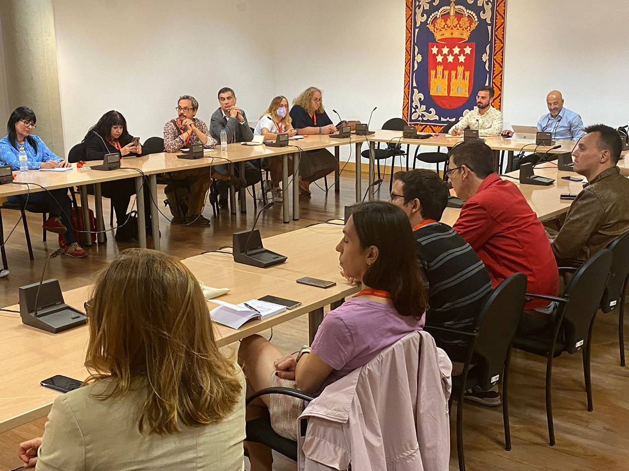 Santiago Rivero y Jesús Celada se reúnen con los colectivos LGTBI de la Comunidad de Madrid.