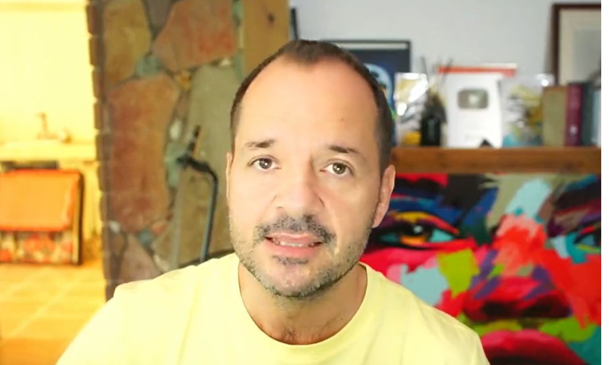 Ángel Martín en uno de sus vídeos de Twitter. Redes sociales. 