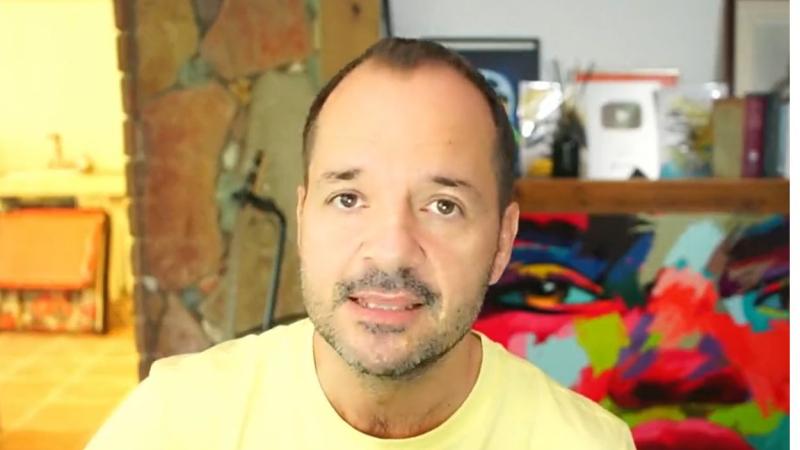 Ángel Martín en uno de sus vídeos de Twitter. Redes sociales.