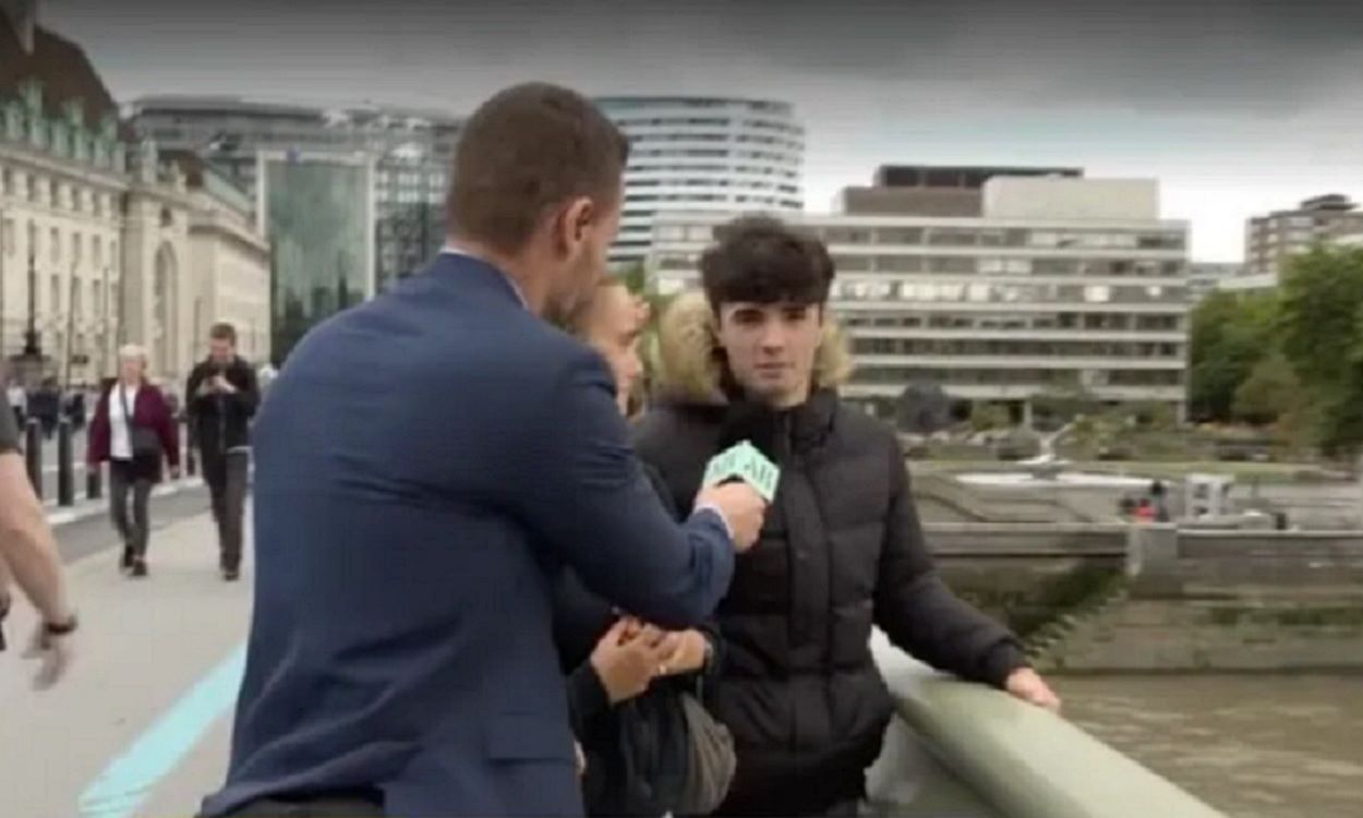 'Ya es mediodía' entrevista a dos españoles en Londres por el funeral de Isabel II. Telecinco