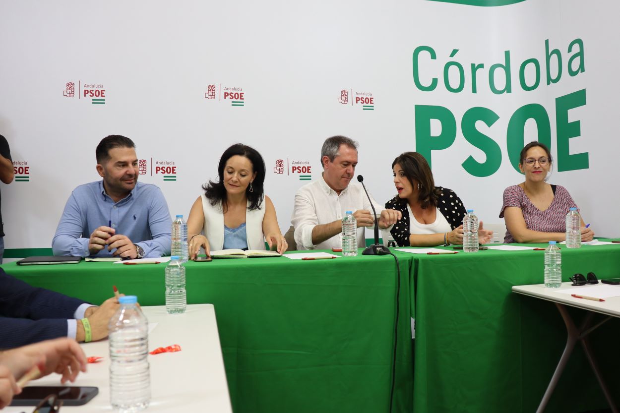 Juan Espadas, con la dirección del PSOE de Córdoba.