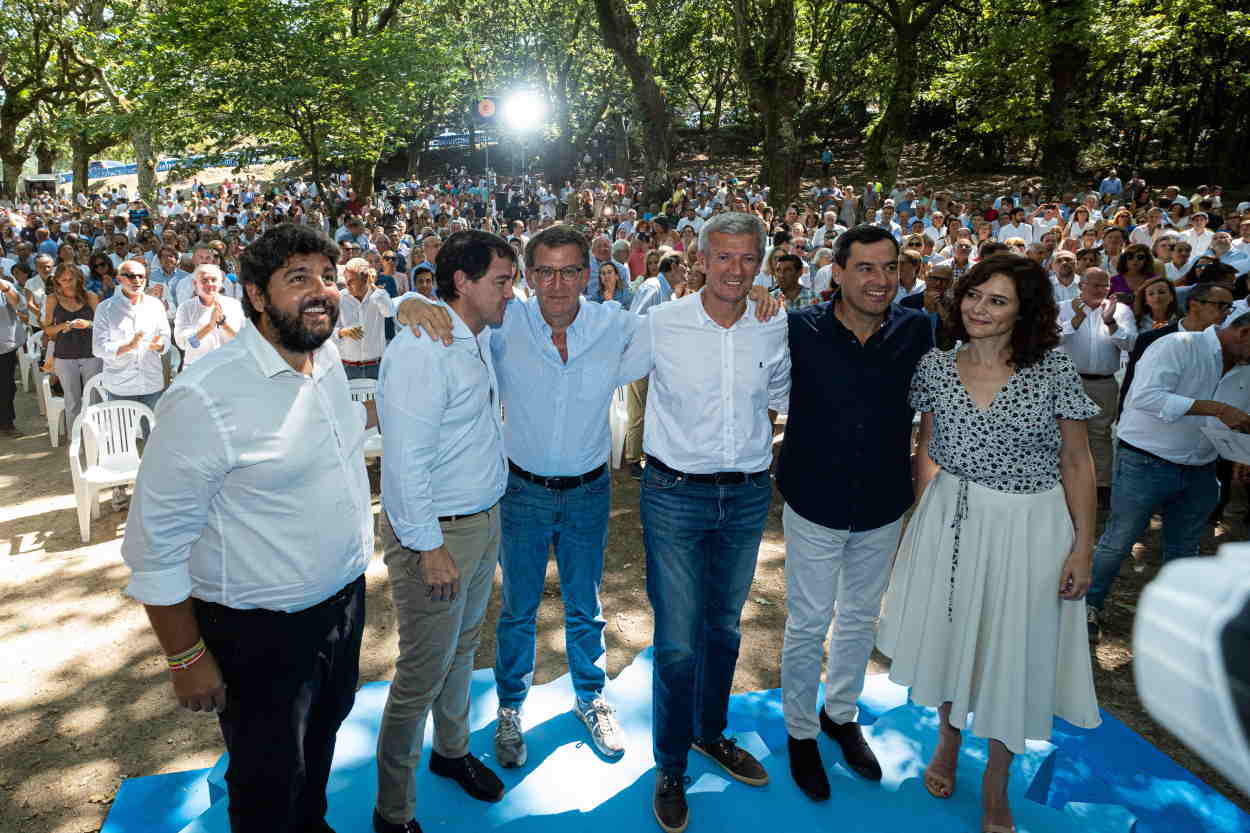 De izquierda a derecha. Fernando López Mirás, Alfonso Fernández Mañueco, Alberto Nuñez Feijóo, Alfonso Rueda, Juanma Moreno e Isabel Díaz Ayuso. EP