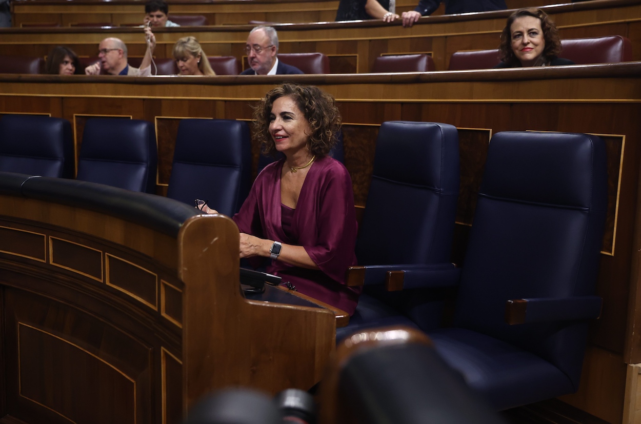 La ministra de Hacienda, María Jesús Montero, durante una sesión plenaria, en el Congreso de los Diputados