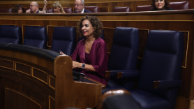 La ministra de Hacienda, María Jesús Montero, durante una sesión plenaria, en el Congreso de los Diputados