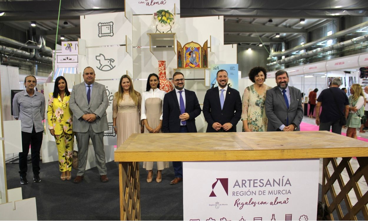 La consejera de Empresa, Empleo, Universidades y Portavocía, Valle Miguélez, ianuguró la XXXVIII edición de la Feria de Artesanía de la Región de Murcia (Feramur). EP.