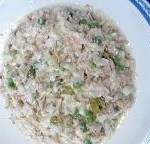 Ensaladilla de merluza con guisantes y buey refrito al ajillo