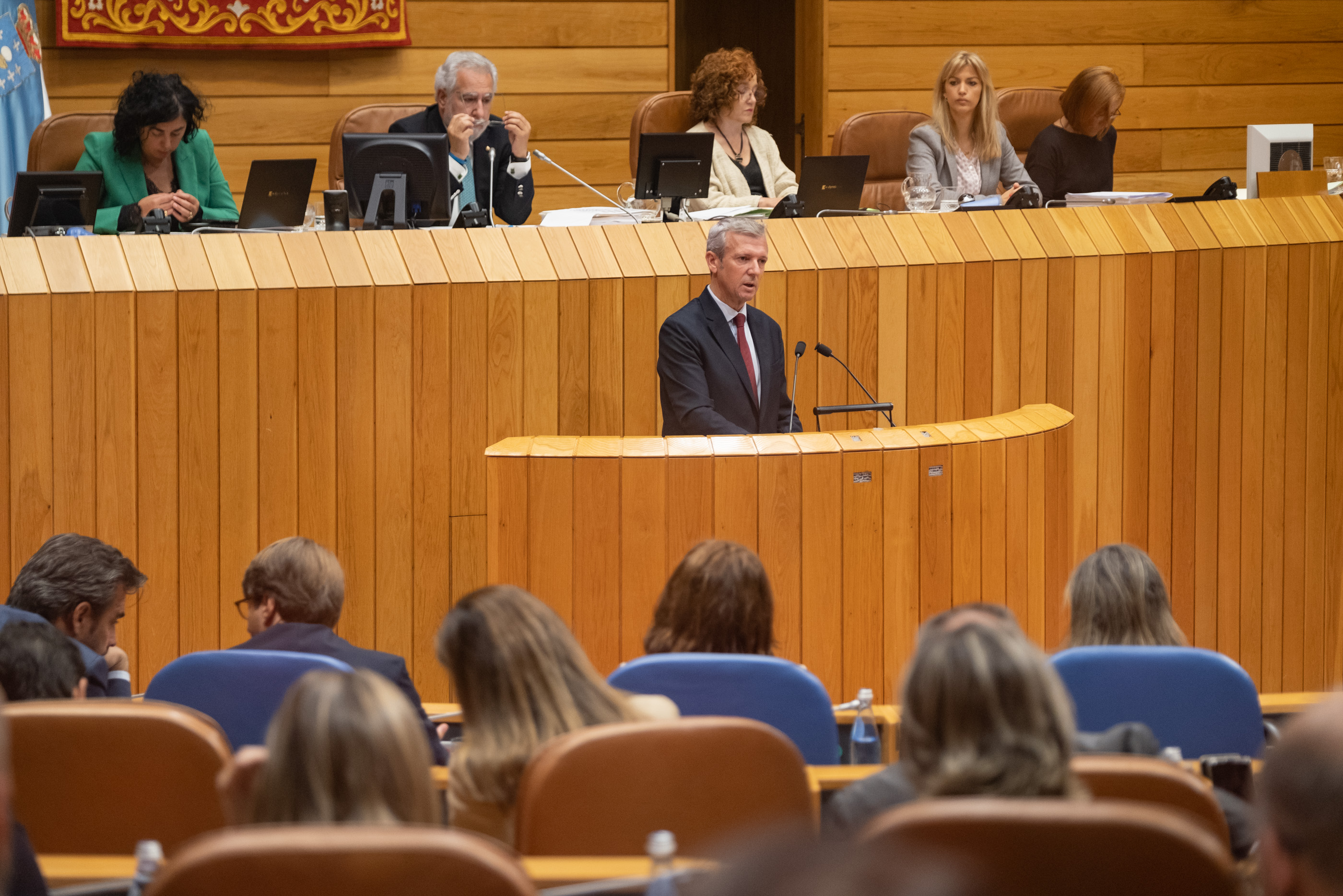 Momento de la comparecencia de Alfonso Rueda en el Parlamento de Galicia (Foto: Xunta de Galicia).
