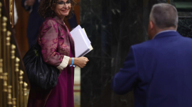 CCOO y UGT respaldan la subida salarial de los funcionarios mientras CSIF se opone. En la imagen, la ministra de Hacienda, María Jesús Montero. Europa Press
