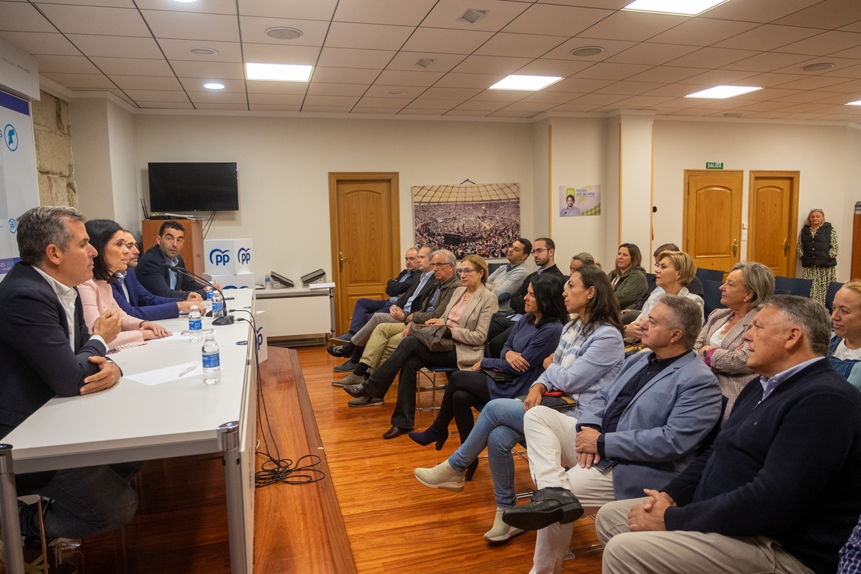 Imagen del mitin de Pontevedra del PPdeG en el que se anunció la "ridícula" medida, según los defensores de la sanidad pública (Foto: PPdeG).