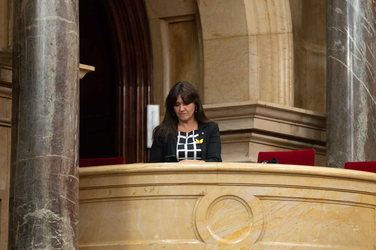 La expresidenta del Parlament Laura Borràs asiste a un pleno en la Cámara. EP