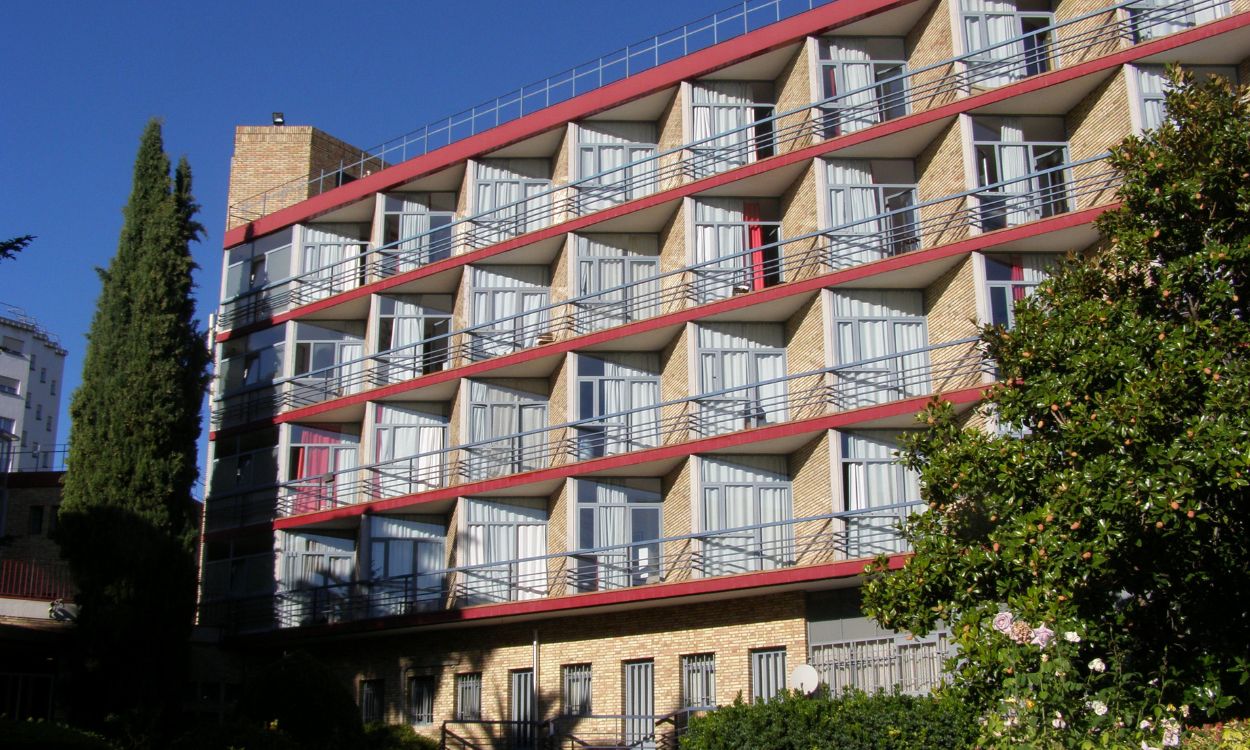 Imagen de la fachada del Colegio Mayor Santa Mónica