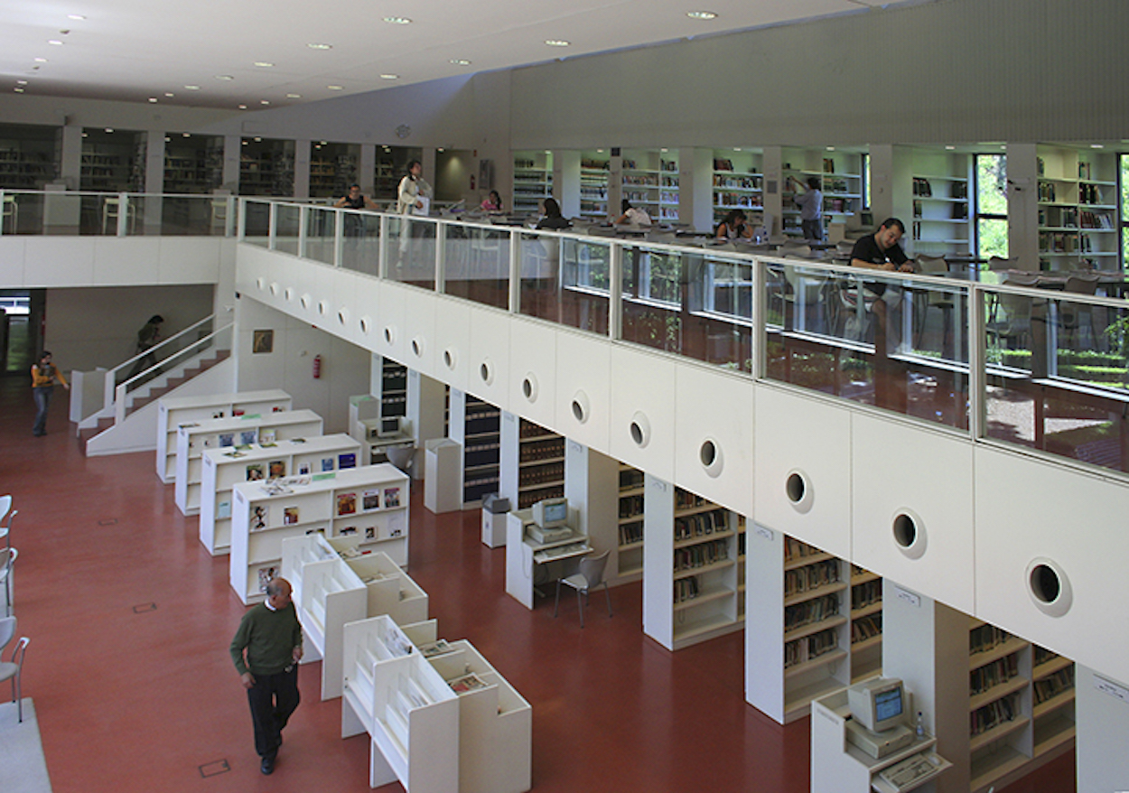 Biblioteca Infanta Elena de Sevilla.