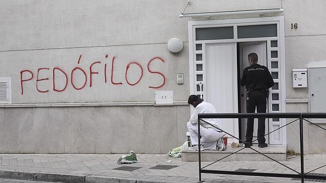 Pintadas en una parroquia de Granada tras estallar el caso Romanones de pederastia.