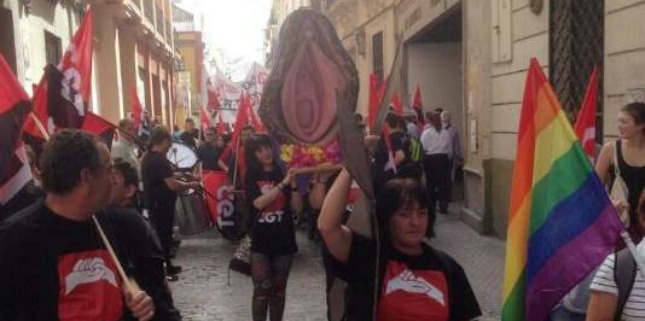 Imputadas las tres feministas que procesionaron el ‘Santísimo Coño Insumiso’ en Sevilla