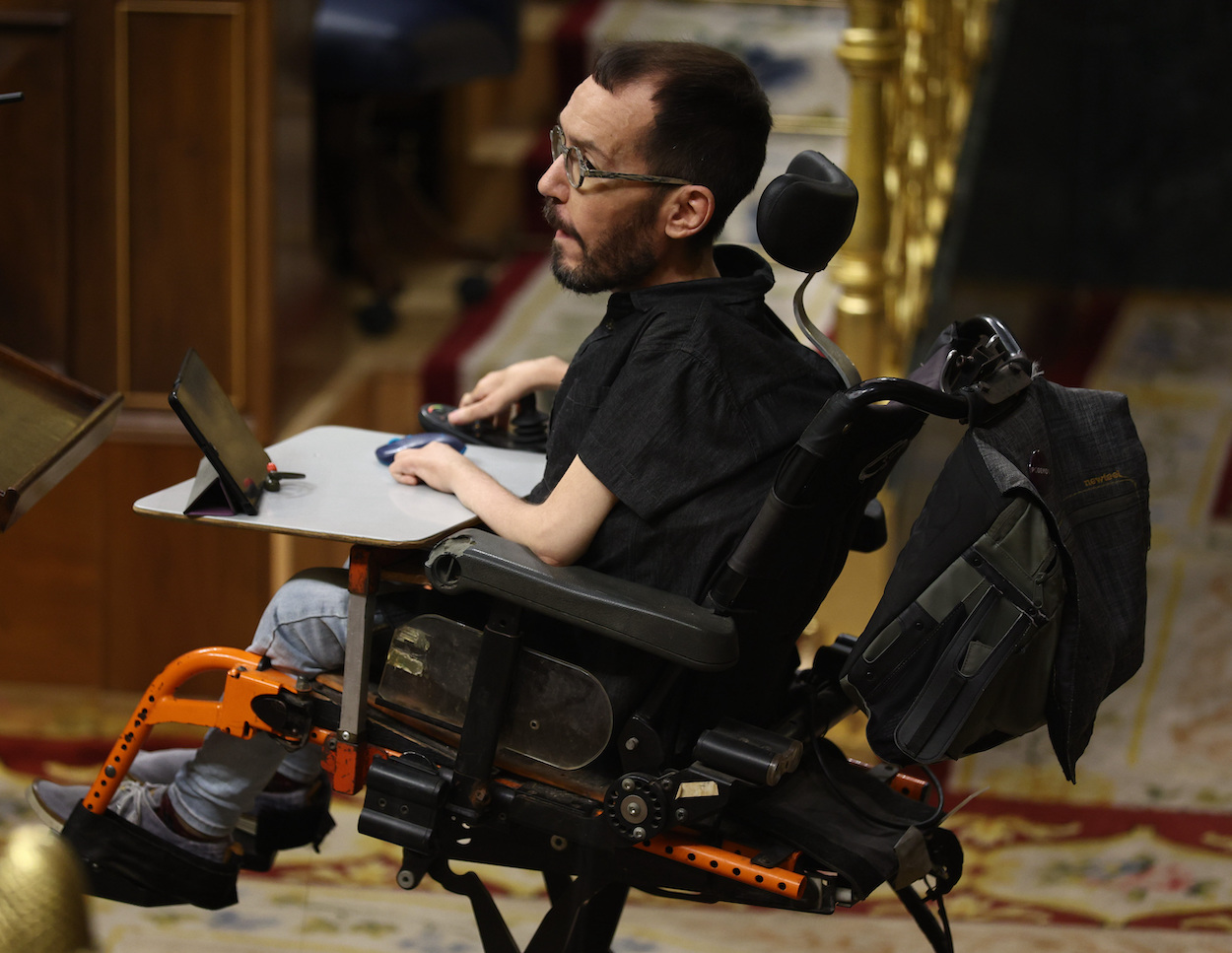 El portavoz de Unidas Podemos en el Congreso, Pablo Echenique, durante una sesión plenaria en el Congreso de los Diputados