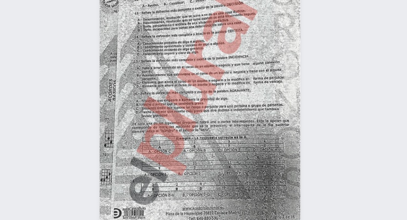 Imagen del acta notarial en el que se incluye un examen con la marca de agua de la Academia Cronos. 