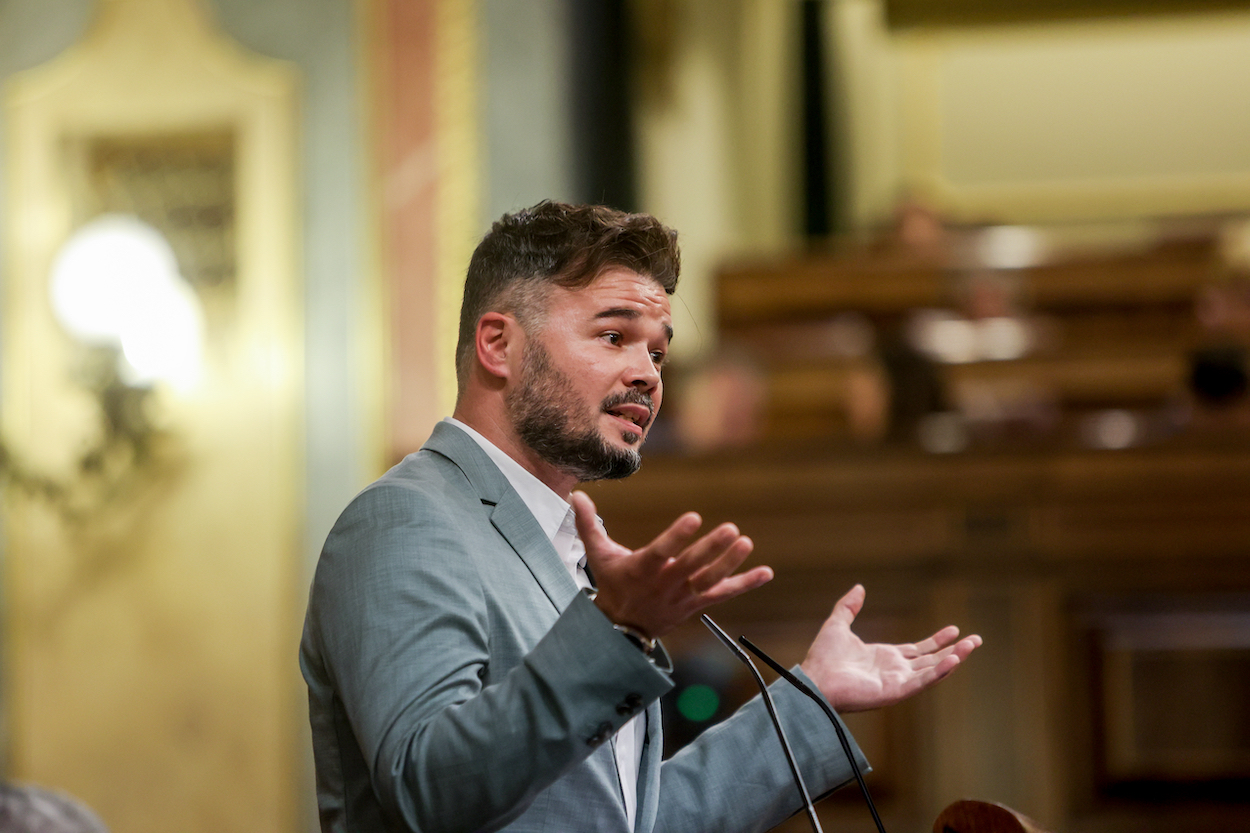 El portavoz de ERC en el Congreso, Gabriel Rufián, interviene durante una sesión plenaria, en el Congreso de los Diputados. EP.