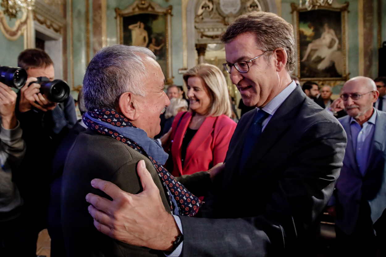 El secretario general de UGT, Pepe Álvarez y el presidente del PP, Alberto Núñez Feijóo. EP.