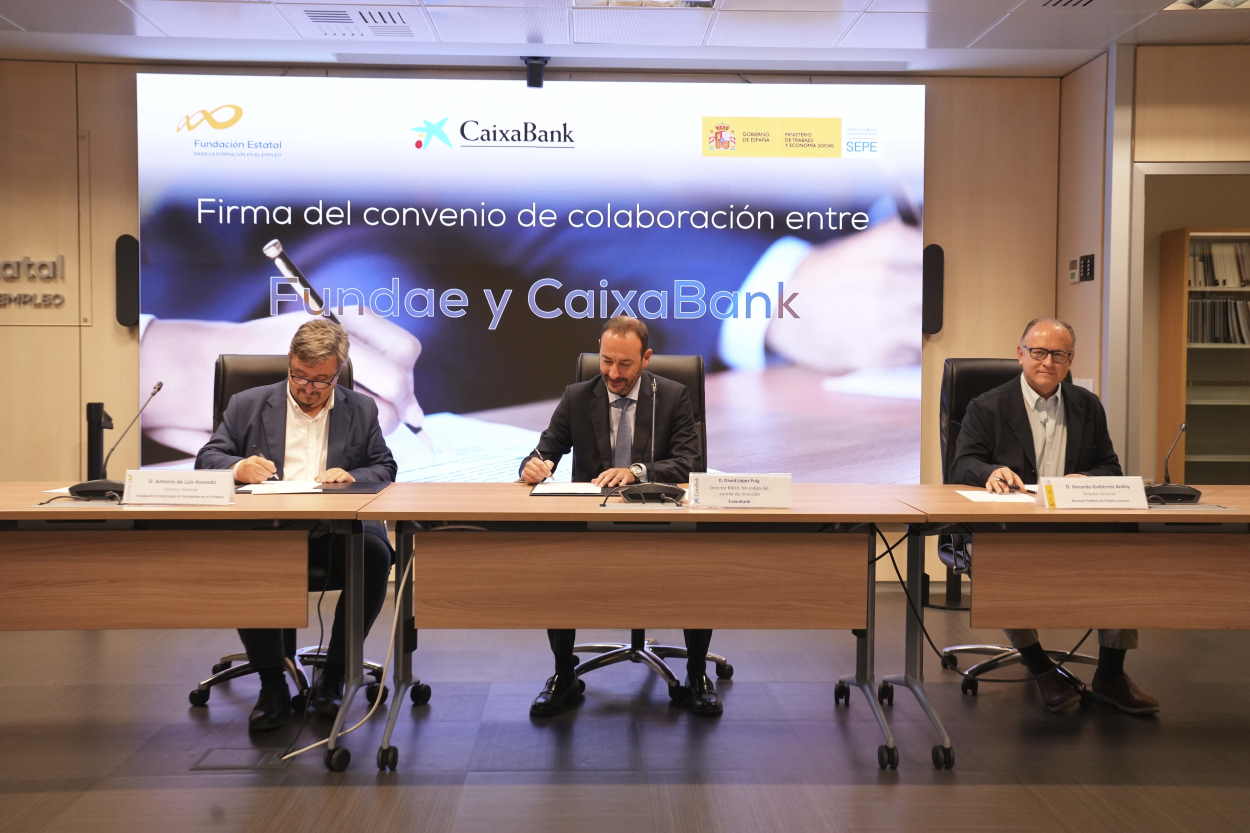 Antonio de Luis, director gerente de la Fundación Estatal para la Formación en el Empleo; David López Puig, director de Recursos Humanos de CaixaBank, y Gerardo Gutiérrez, director general del Servicio Público de Empleo Estatal